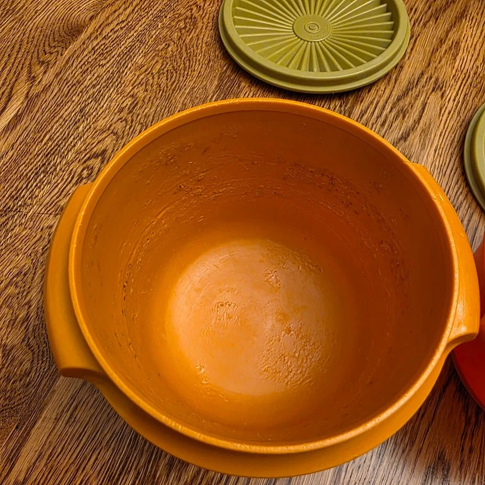Vintage Tupperware Servalier Bowls 20 oz Orange Mustard Sunburst Lids Set of 2